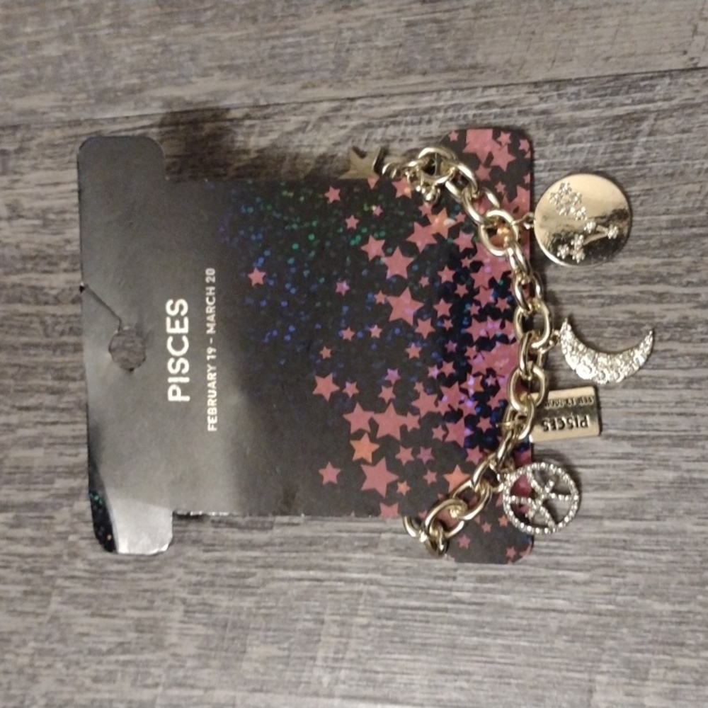 Gold Tone Pisces♓ Blingy Charms Bracelet